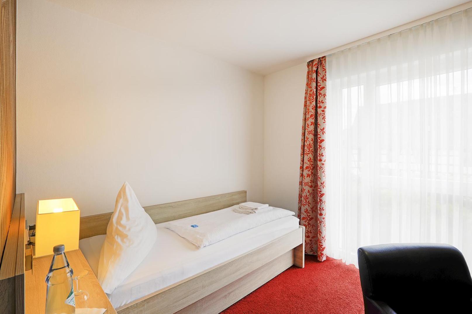 Hotel Lindenhof Osterspai Esterno foto